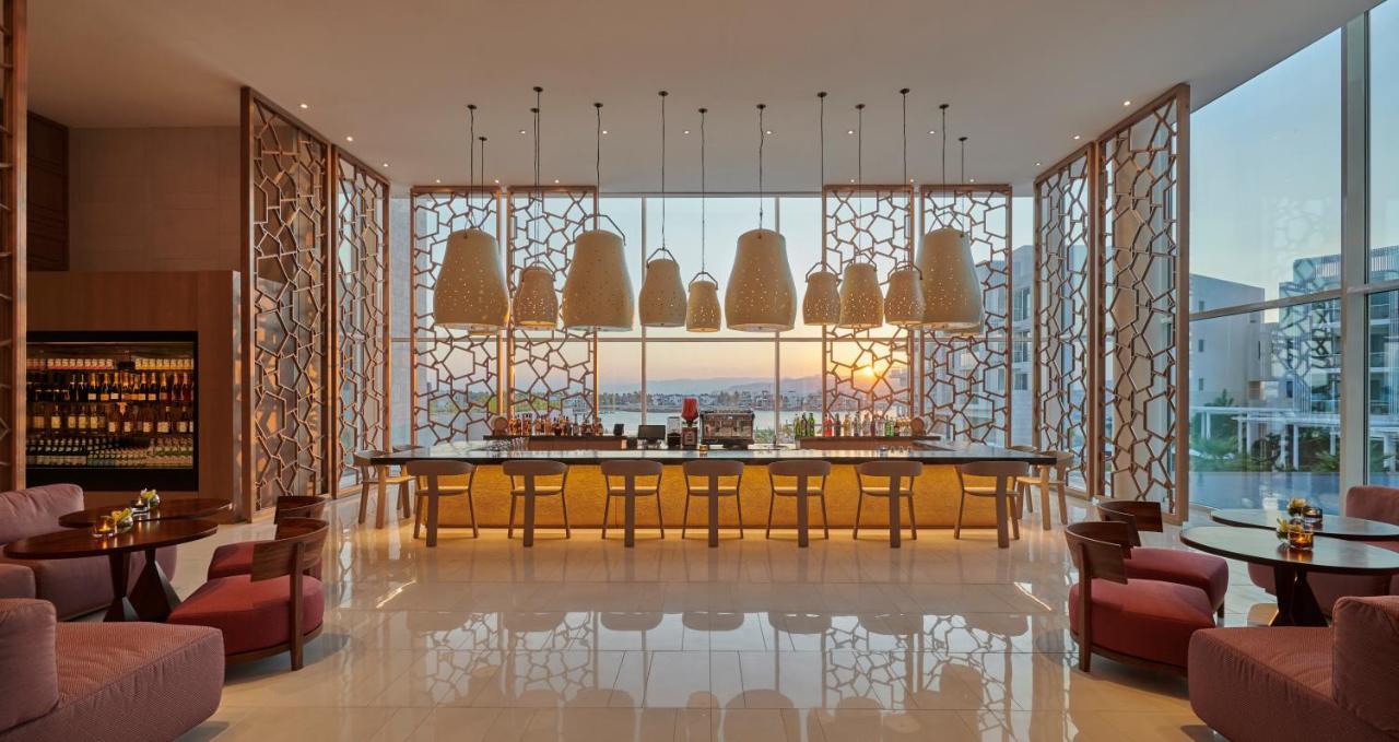 Hyatt Regency Aqaba Ayla Resort Exterior foto The bar at the hotel